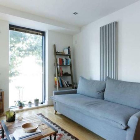 Peaceful Modern 2 Bedroom Flat With Water Views Londres Extérieur photo