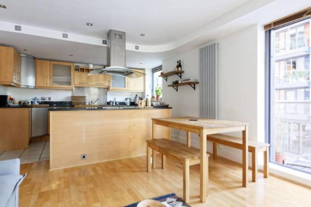 Peaceful Modern 2 Bedroom Flat With Water Views Londres Extérieur photo