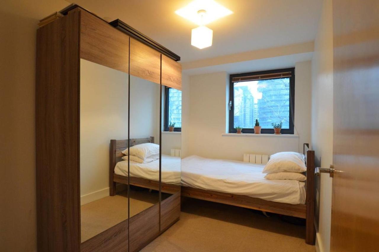 Peaceful Modern 2 Bedroom Flat With Water Views Londres Extérieur photo