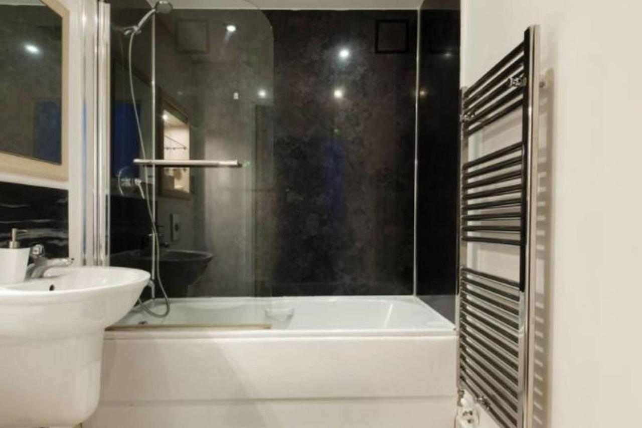 Peaceful Modern 2 Bedroom Flat With Water Views Londres Extérieur photo