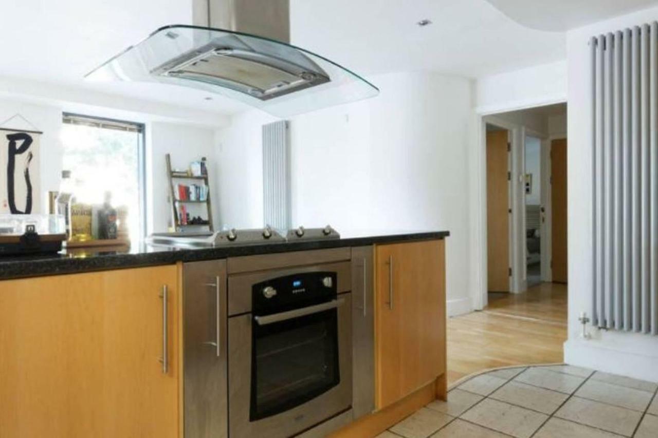 Peaceful Modern 2 Bedroom Flat With Water Views Londres Extérieur photo